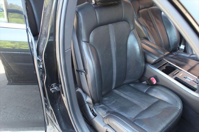 Photo of 2009 Tuxedo Black Clearcoat Metallic Lincoln MKS
