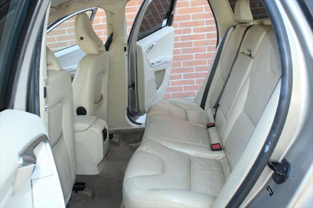 Photo of 2012 TAN Volvo XC60