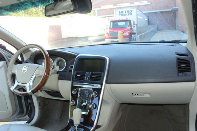 Photo of 2012 TAN Volvo XC60