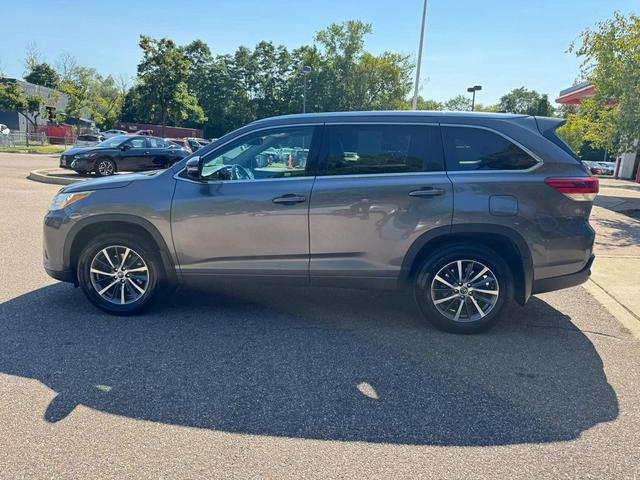 Photo of 2017 Predawn Gray Mica Toyota Highlander