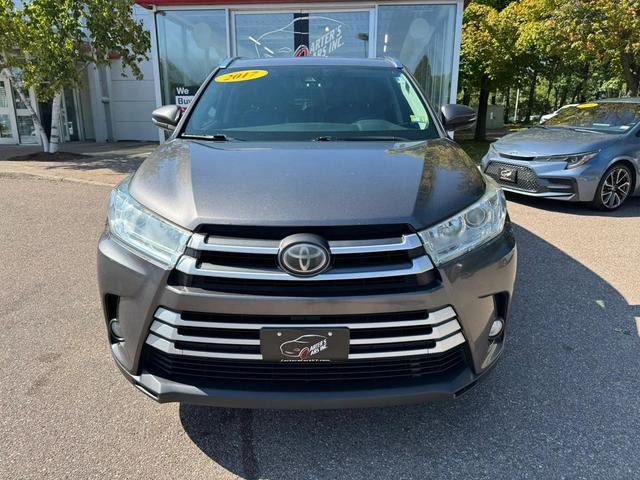 Photo of 2017 Predawn Gray Mica Toyota Highlander