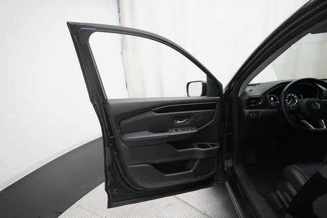 Photo of 2023 Crystal Black Pearl Honda Pilot