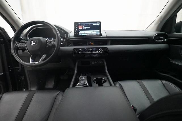 Photo of 2023 Crystal Black Pearl Honda Pilot