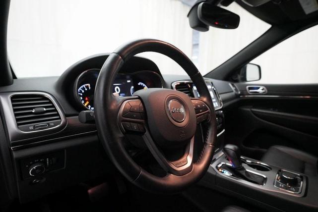Photo of 2020 Diamond Black Jeep Grand Cherokee