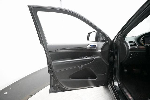 Photo of 2020 Diamond Black Jeep Grand Cherokee