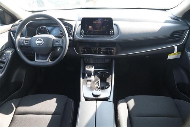 Photo of 2026 Glacier Wh Nissan Rogue