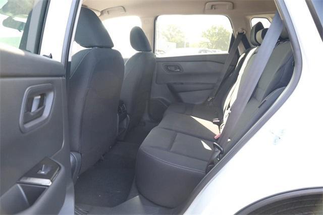 Photo of 2026 Glacier Wh Nissan Rogue