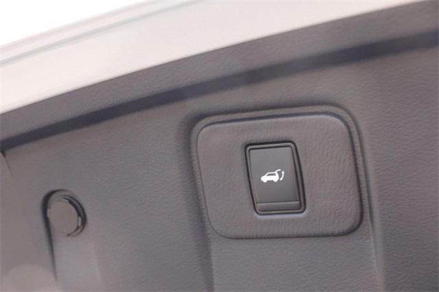 Photo of 2024 Pearl White Nissan Murano