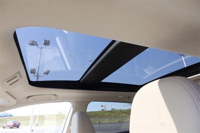 Photo of 2024 Pearl White Nissan Murano