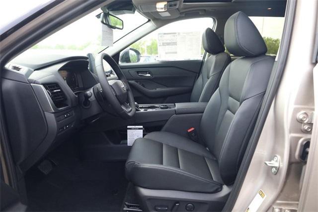 Photo of 2025 Silver Metallic Nissan Rogue