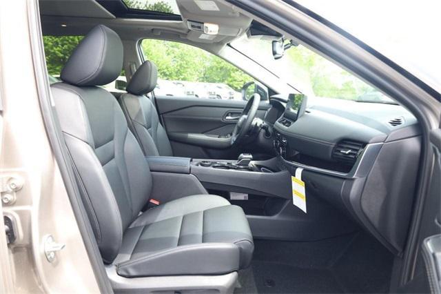 Photo of 2025 Silver Metallic Nissan Rogue