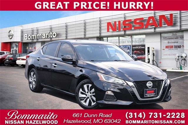 Photo of 2021 Super Black Clearcoat Nissan Altima