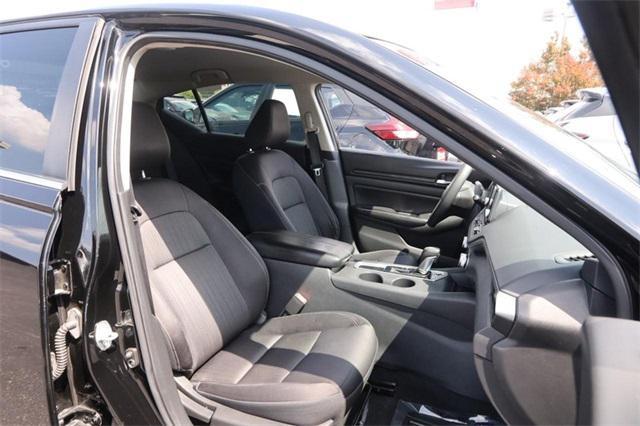 Photo of 2021 Super Black Clearcoat Nissan Altima