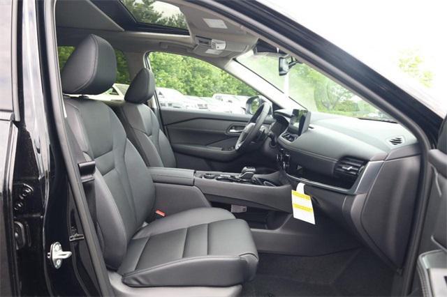 Photo of 2025 Super Black Nissan Rogue