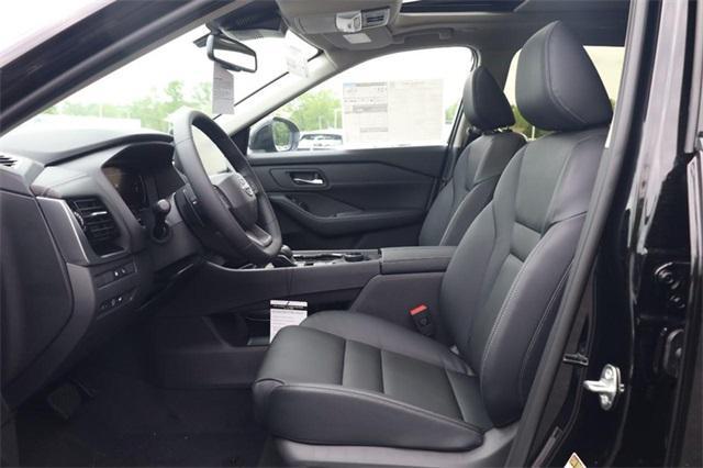 Photo of 2025 Super Black Nissan Rogue