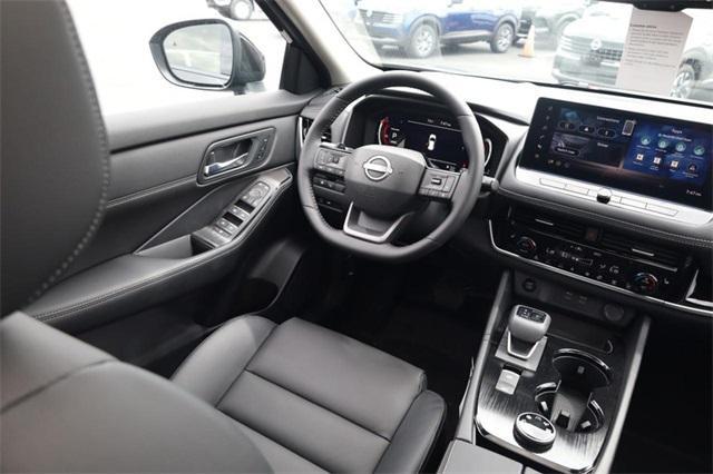 Photo of 2025 Super Black Nissan Rogue