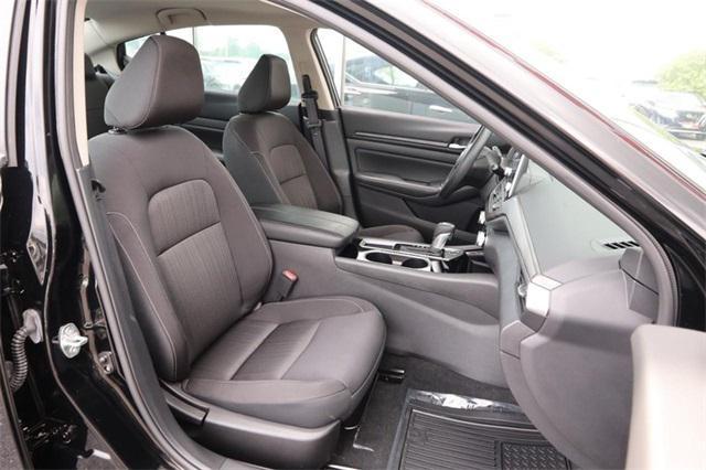 Photo of 2024 Super Black Nissan Altima