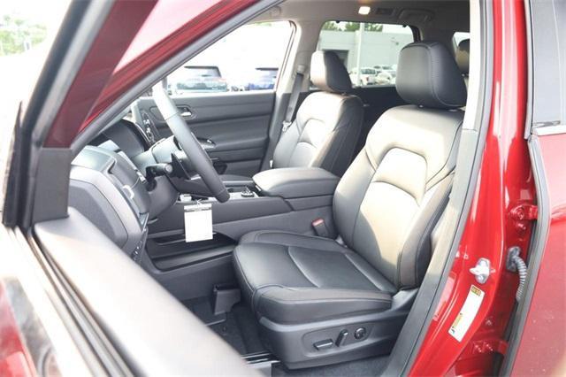 Photo of 2025 Scarlet Nissan Pathfinder