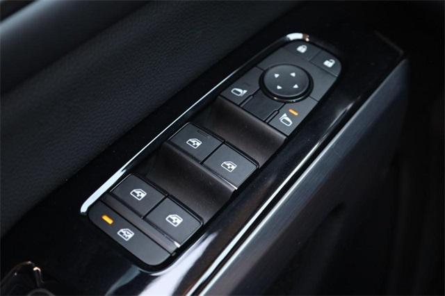Photo of 2024 Pearl White Tricoat Nissan Pathfinder