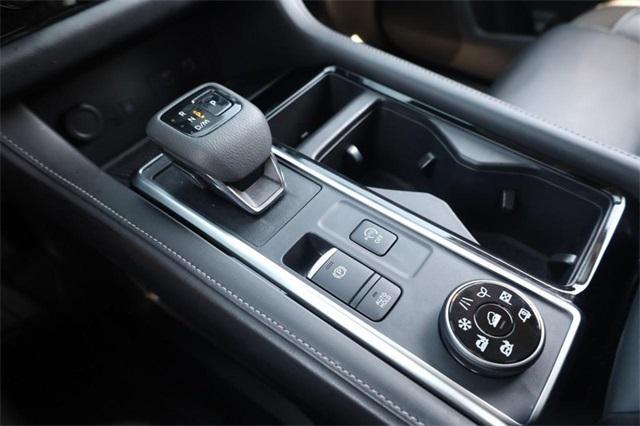 Photo of 2024 Pearl White Tricoat Nissan Pathfinder
