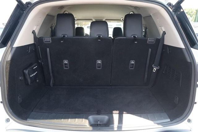 Photo of 2024 Pearl White Tricoat Nissan Pathfinder