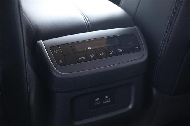 Photo of 2024 Pearl White Tricoat Nissan Pathfinder