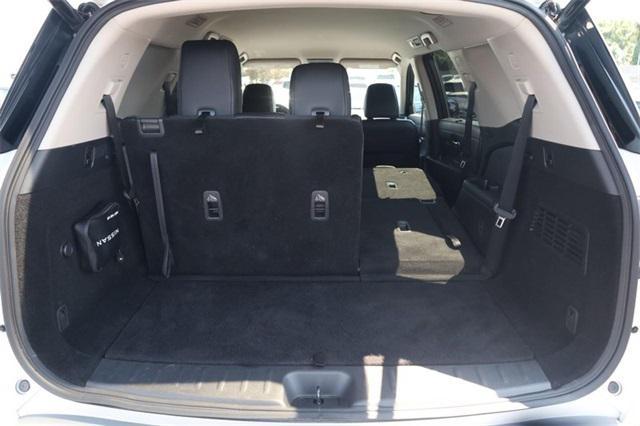 Photo of 2024 Pearl White Tricoat Nissan Pathfinder