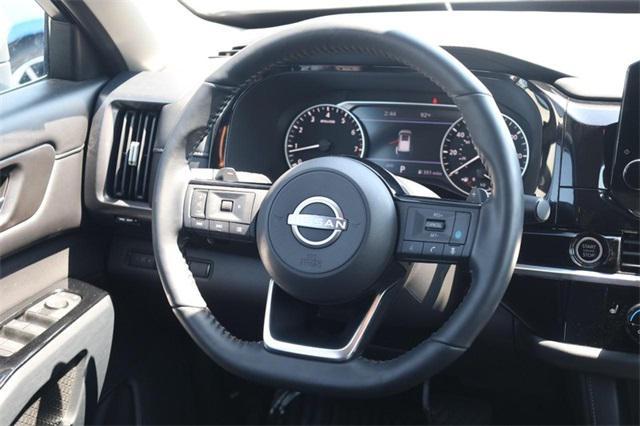 Photo of 2024 Pearl White Tricoat Nissan Pathfinder