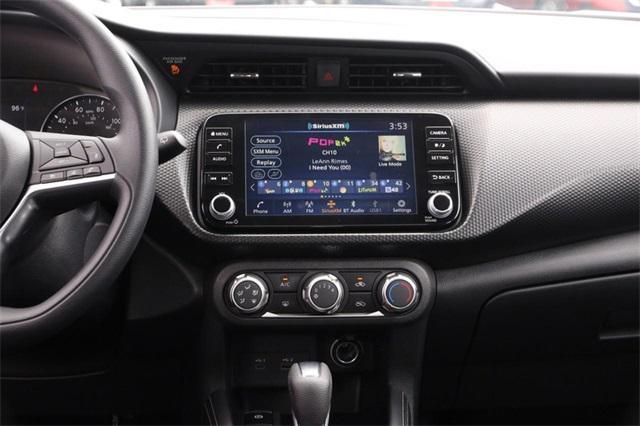 Photo of 2024 Gun Metallic Nissan Kicks