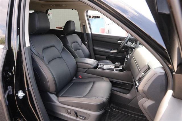 Photo of 2025 Super Black Nissan Pathfinder