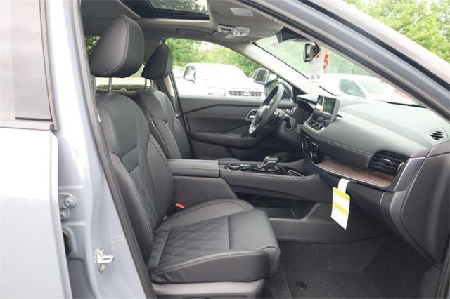 Photo of 2025 Gray Nissan Rogue