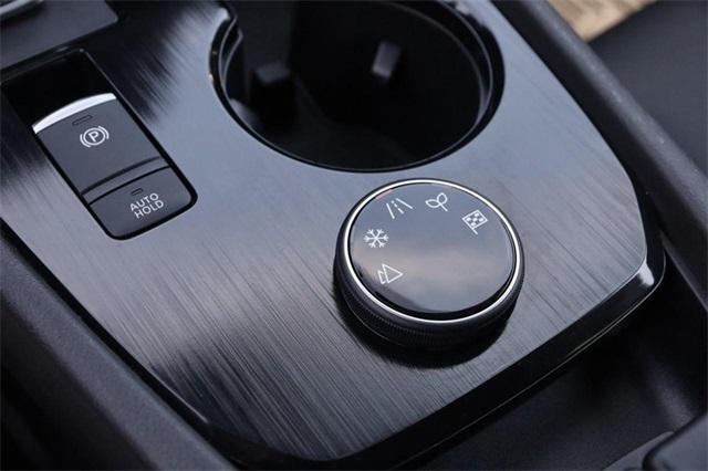 Photo of 2024 Everest White Pearl Nissan Rogue