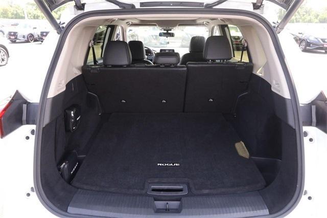 Photo of 2024 Everest White Pearl Nissan Rogue