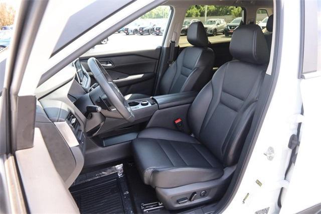 Photo of 2024 Everest White Pearl Nissan Rogue