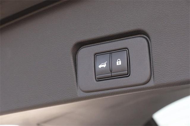 Photo of 2024 Everest White Pearl Nissan Rogue