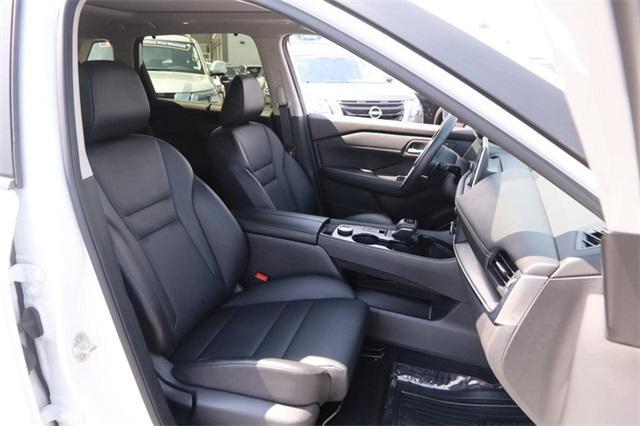 Photo of 2024 Everest White Pearl Nissan Rogue
