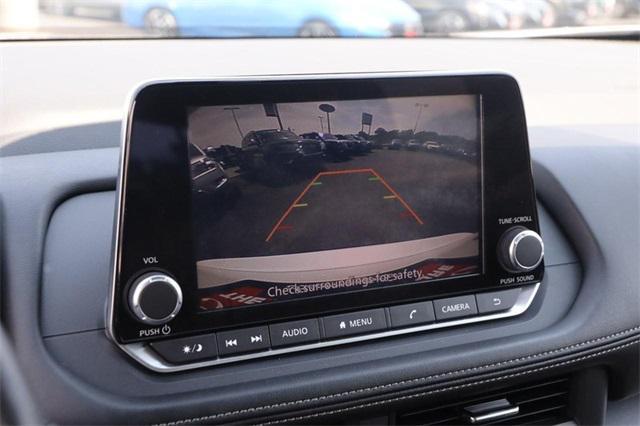 Photo of 2024 Everest White Pearl Nissan Rogue