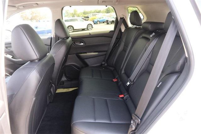 Photo of 2024 Everest White Pearl Nissan Rogue