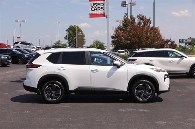 Photo of 2024 Everest White Pearl Nissan Rogue