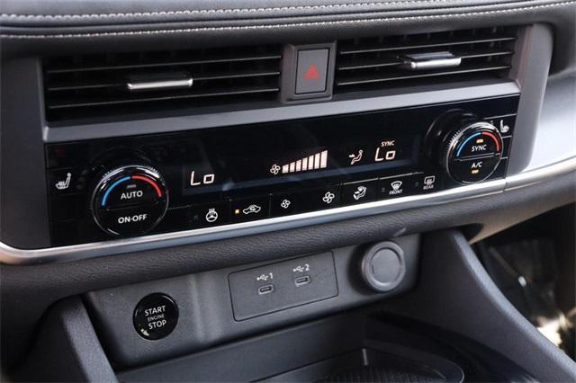 Photo of 2024 Everest White Pearl Nissan Rogue