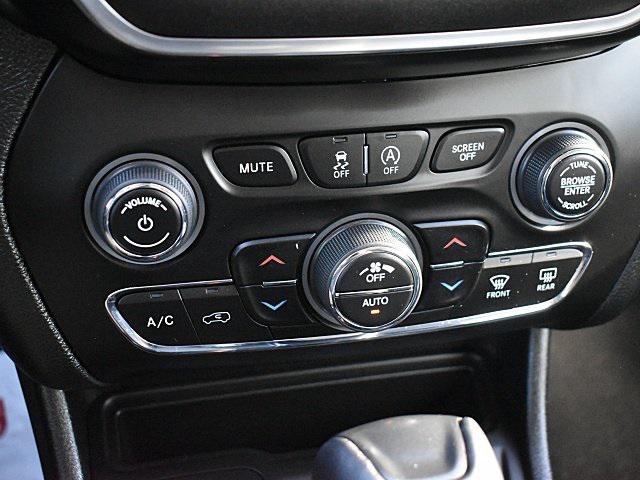 Photo of 2021 Bright White Clearcoat Jeep Cherokee