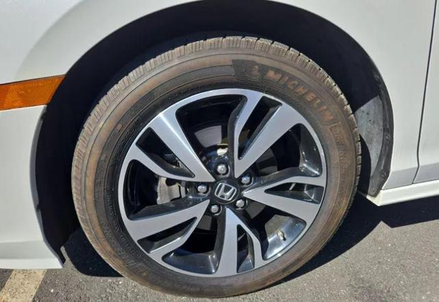 Photo of 2018 Lunar Silver Metallic Honda Odyssey