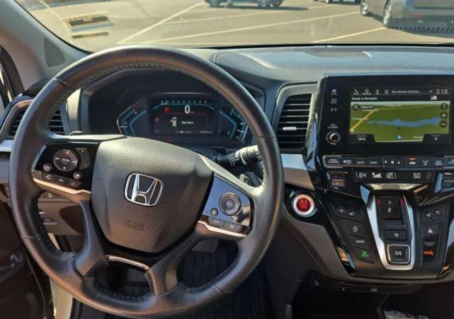 Photo of 2018 Lunar Silver Metallic Honda Odyssey