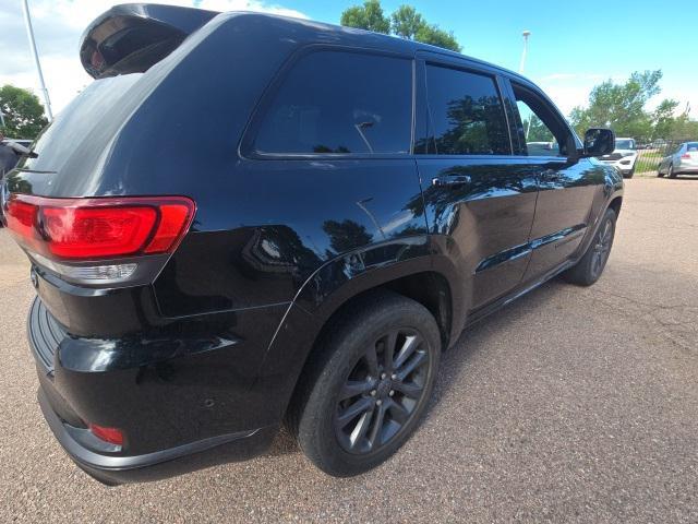 Photo of 2018 Diamond Black Crystal Pearlcoat Jeep Grand Cherokee