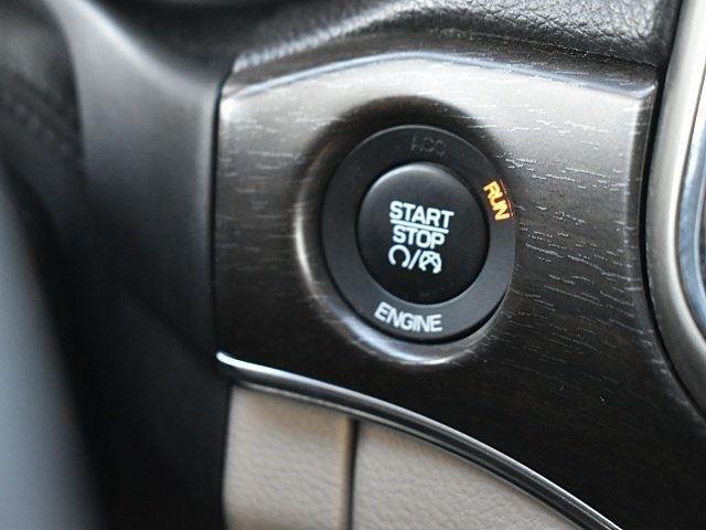 Photo of 2014 Bright White Clearcoat Jeep Grand Cherokee