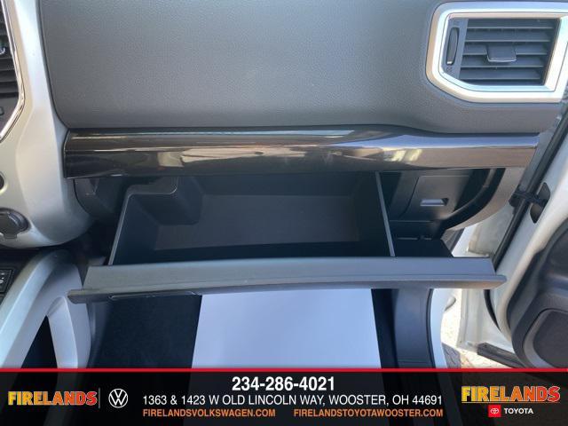 Photo of 2018 Glacier White Nissan Titan