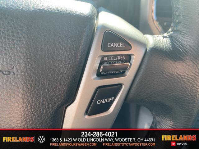 Photo of 2018 Glacier White Nissan Titan