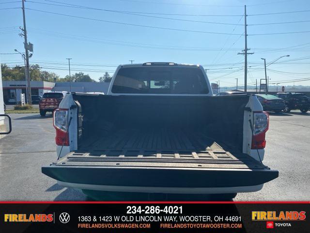 Photo of 2018 Glacier White Nissan Titan