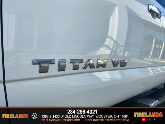 Photo of 2018 Glacier White Nissan Titan