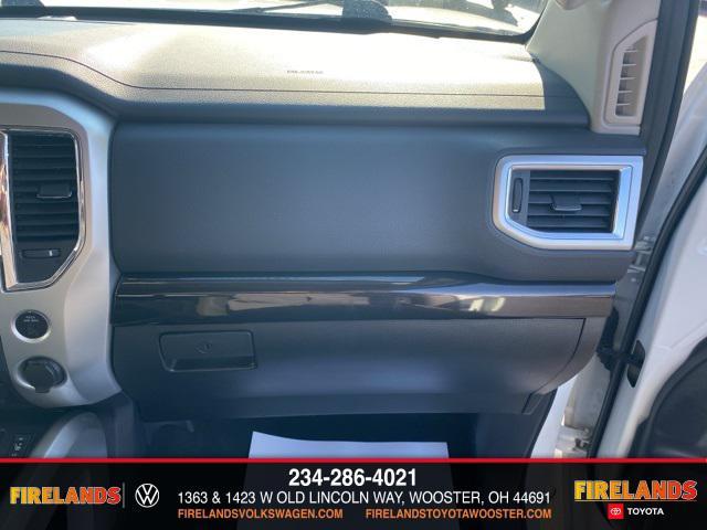 Photo of 2018 Glacier White Nissan Titan